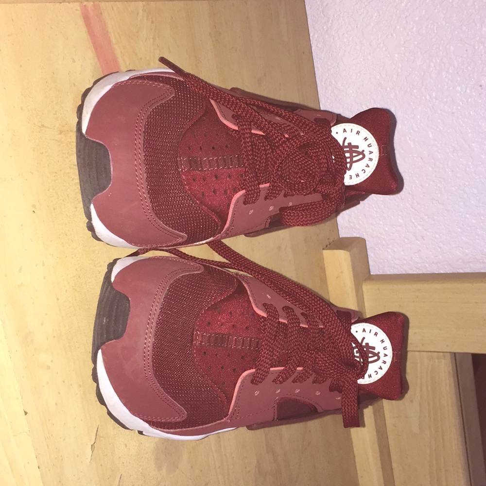 Maroon haraches
